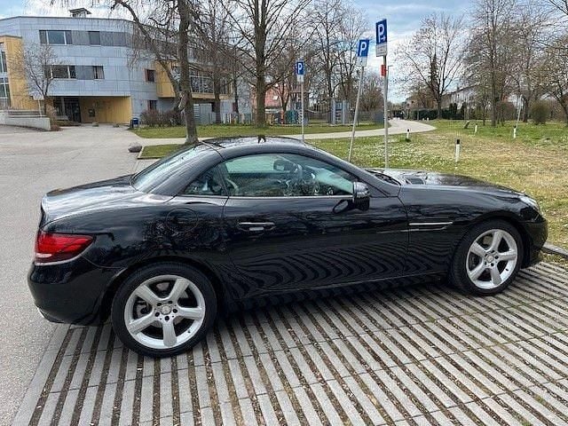 Gebraucht Mercedes SLC200 184 PS (135 kW) 2016 Schwarz Cabrio