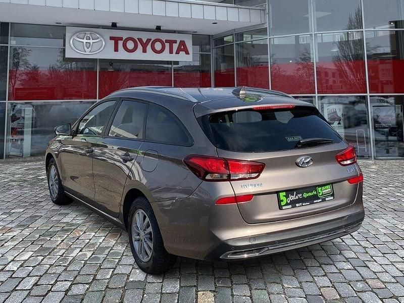 Gebraucht Hyundai i30 Select 120 PS (88 kW) 2022 Rot Kombi