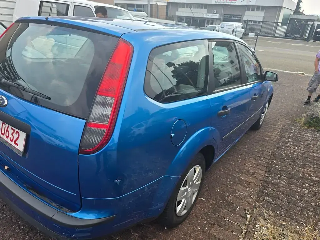 Gebraucht Ford Focus Trend 101 PS (74 kW) 2005 Blau Limousine