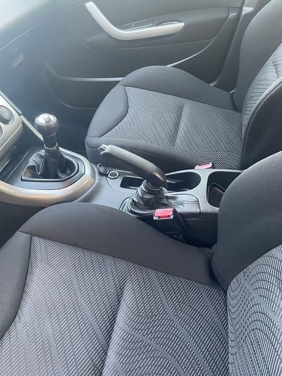 Gebraucht Peugeot 308 Tendance 98 PS (72 kW) 2011 Schwarz Limousine