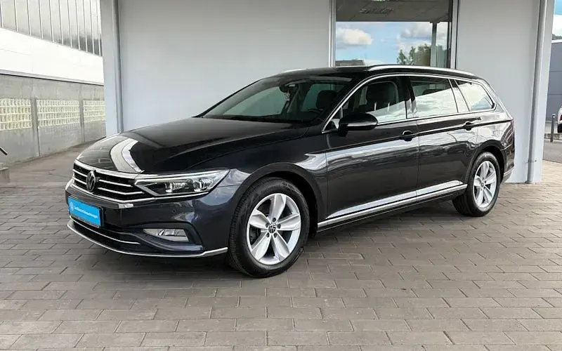 Gebraucht VW Passat Elegance 150 PS (110 kW) 2023 Grau Kombi