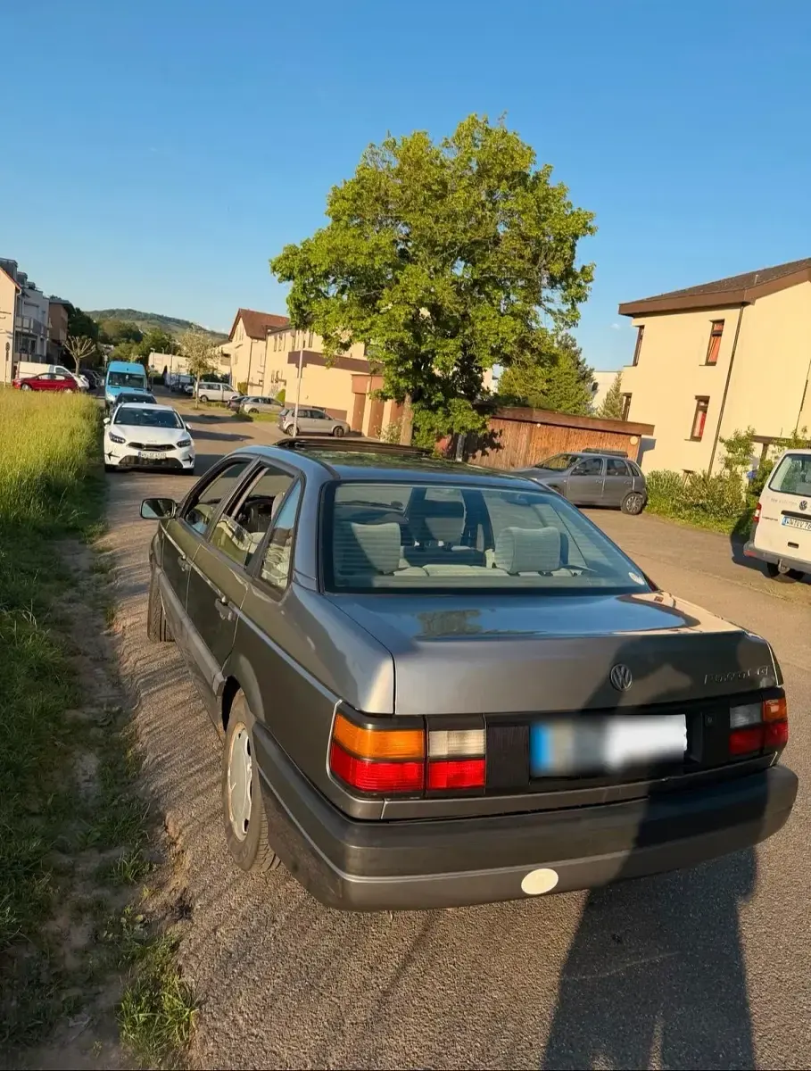 Gebraucht VW Passat 90 PS (66 kW) 1990 Grau Limousine