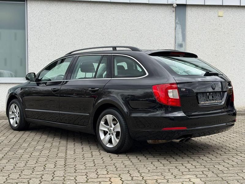 Gebraucht Skoda Superb Ambition 160 PS (117 kW) 2011 Schwarz Kombi