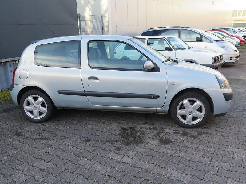 Gebraucht Renault Clio II 58 PS (42 kW) 2001 Grau Kleinwagen