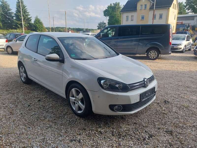 Weiß Gebraucht 2010 VW Golf VI Team Limousine | 2.990 € (Guter Preis) - Bild 1/4
