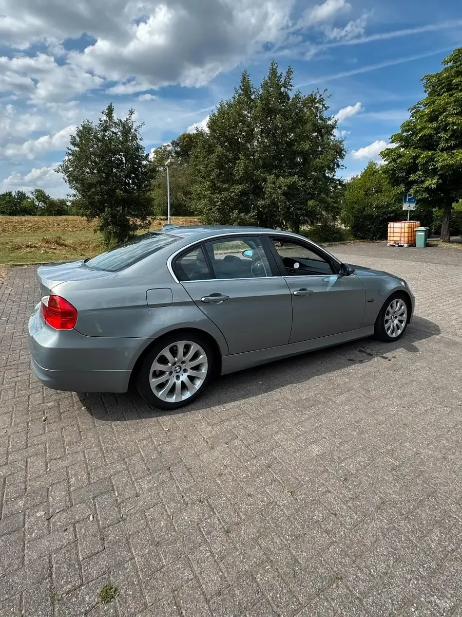 Gebraucht BMW 325 218 PS (160 kW) 2005 Grau Limousine