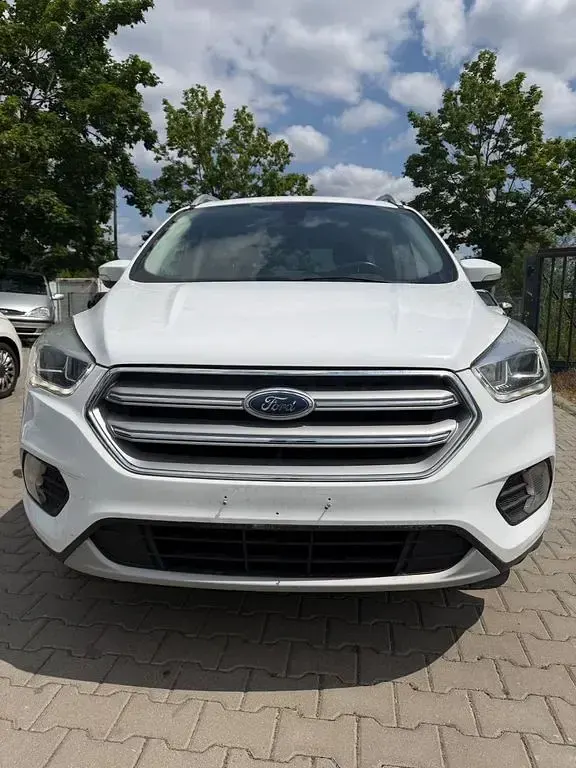 Gebraucht Ford Kuga Titanium 150 PS (110 kW) 2018 Weiß SUV