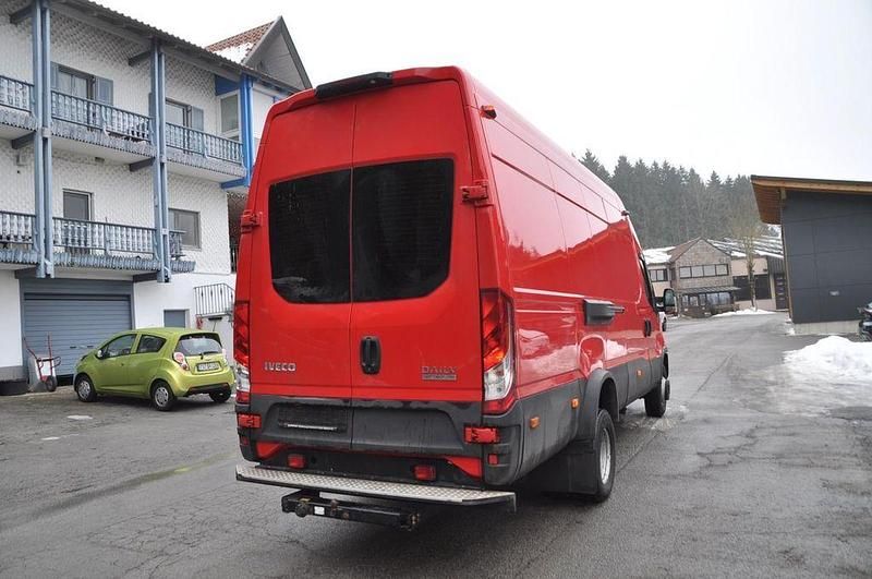 Gebraucht Iveco Daily 179 PS (131 kW) 2017 Rot