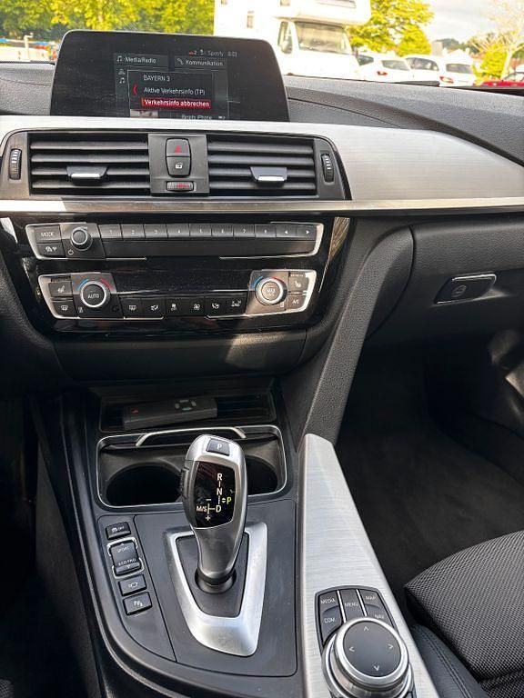 Gebraucht BMW 330 Sport Line 252 PS (185 kW) 2018 Grau Kombi