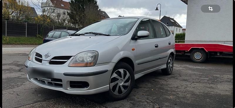 Silber Gebraucht 2001 Nissan Almera Tino Van / Kleinbus | 1.850 € - Bild 1/4
