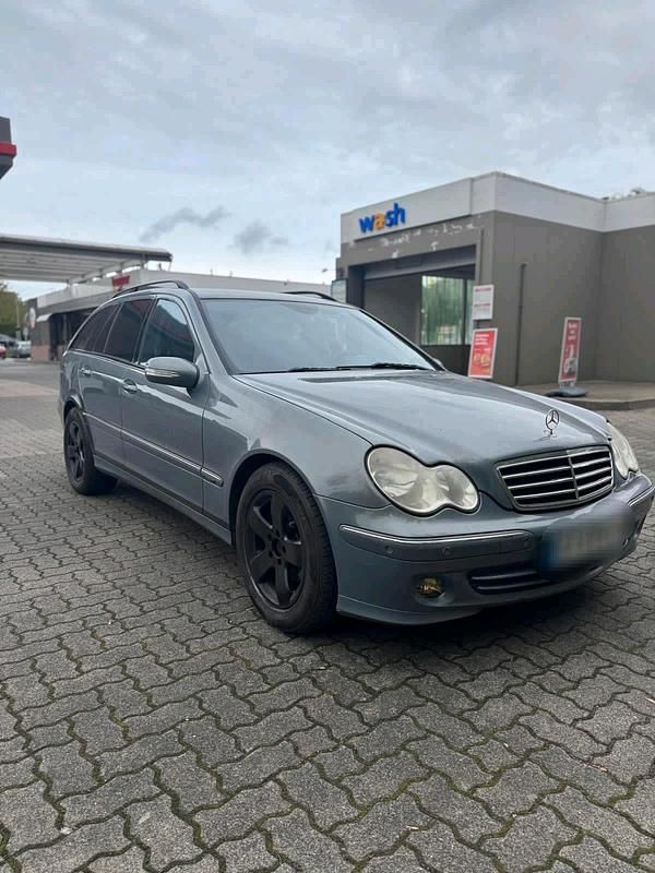 Gebraucht Mercedes 220 Avantgarde 150 PS (110 kW) 2005 Blau Kombi