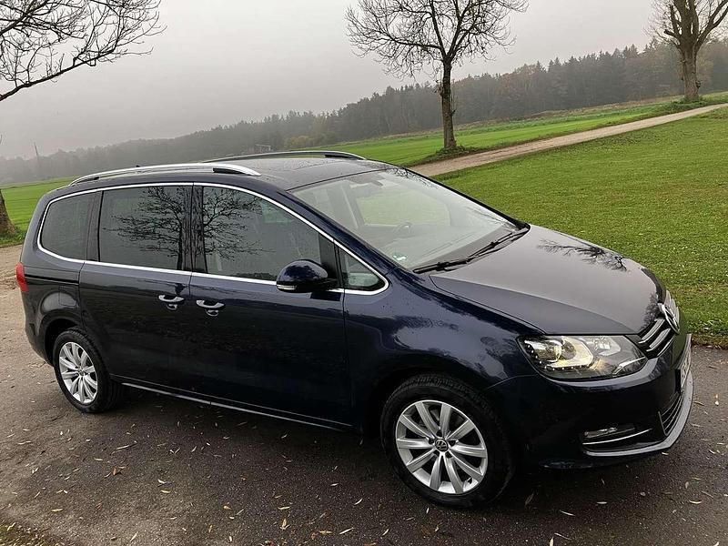 Blau Gebraucht 2015 VW Sharan Highline Van / Kleinbus | 19.999 € (Fairer Preis) - Bild 1/4