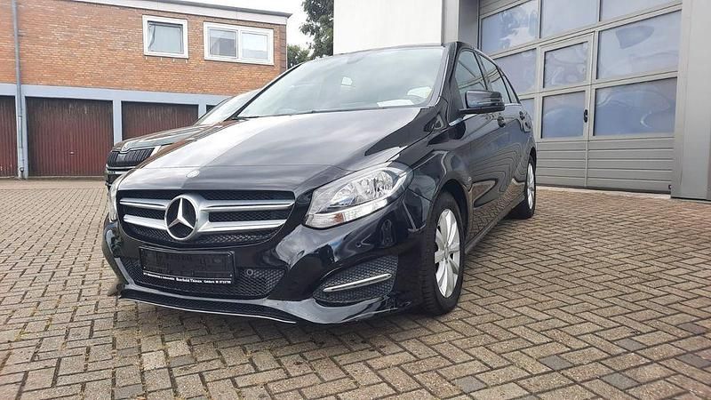 Schwarz Gebraucht 2015 Mercedes B180 Style Van / Kleinbus | 13.590 € (Fairer Preis) - Bild 1/4