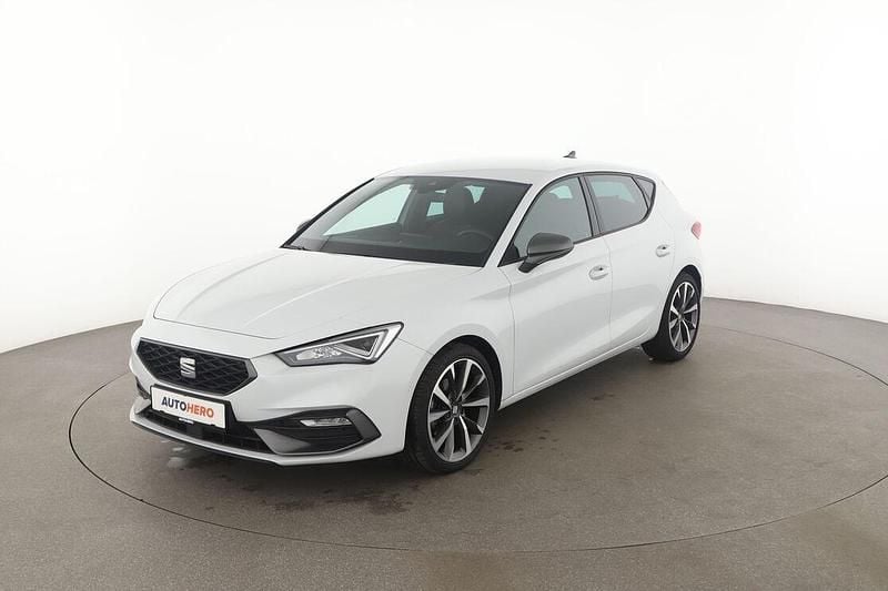 Weiß Gebraucht 2021 Seat Leon FR Limousine | 19.420 € (Guter Preis) - Bild 1/3