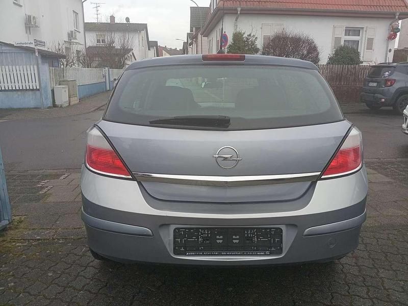 Gebraucht Opel Astra Edition 150 PS (110 kW) 2005 Lichtsilber m2 Kleinwagen