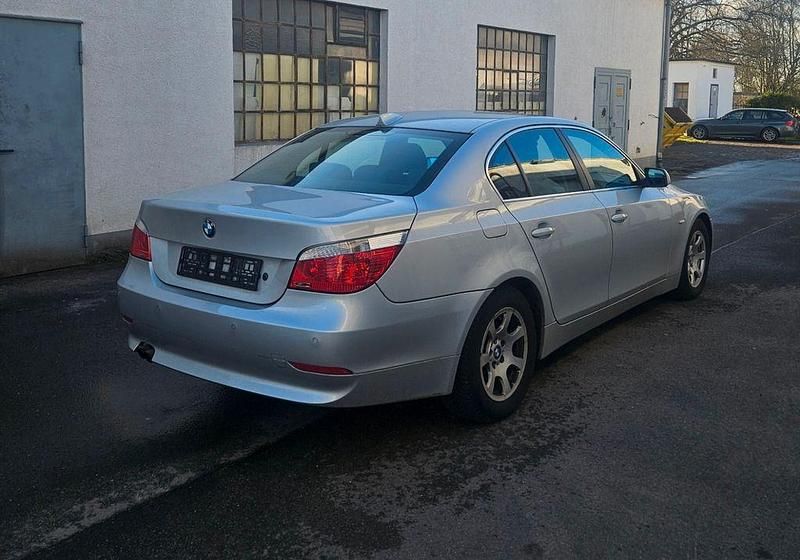 Gebraucht BMW 520 170 PS (125 kW) 2005 Silber Limousine