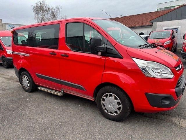 Käytetty Ford Transit Custom 105 HP (77 kW) 2017 Punainen Tila-auto