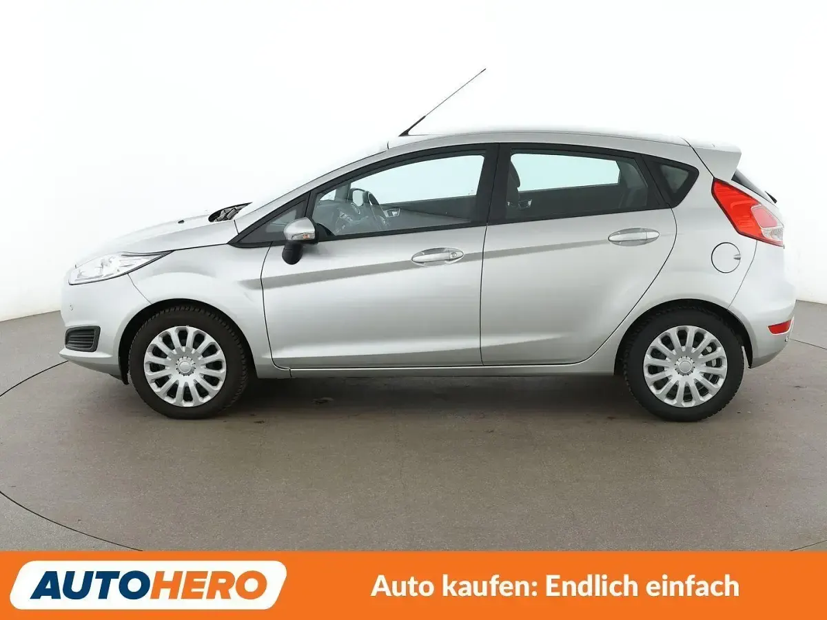 Gebraucht Ford Fiesta Trend 101 PS (74 kW) 2015 Grau Kleinwagen