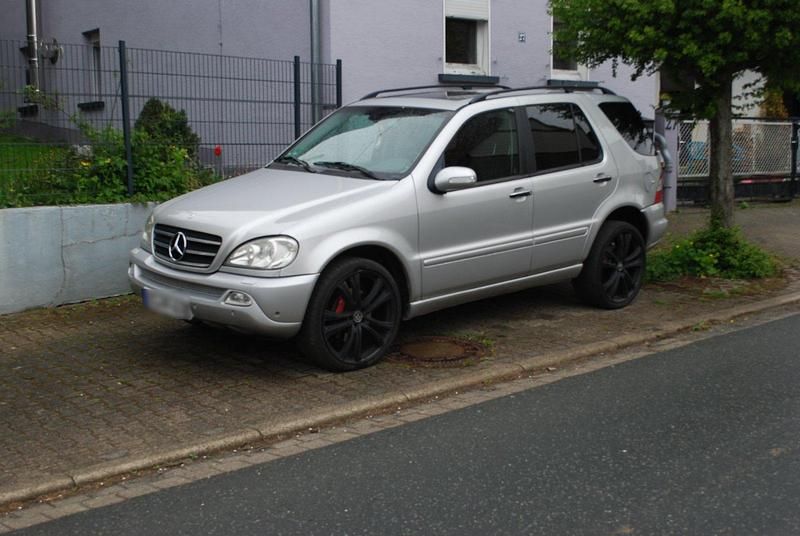 Gebraucht Mercedes ML400 250 PS (183 kW) 2003 Silber SUV