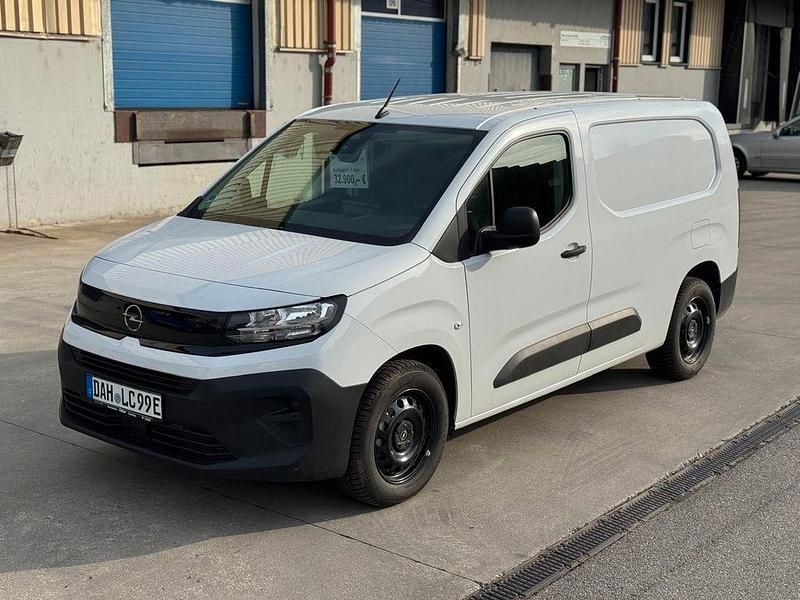 Gebraucht Opel Combo-e Life XL 100 kW (136 PS) 2025 Weiß Limousine