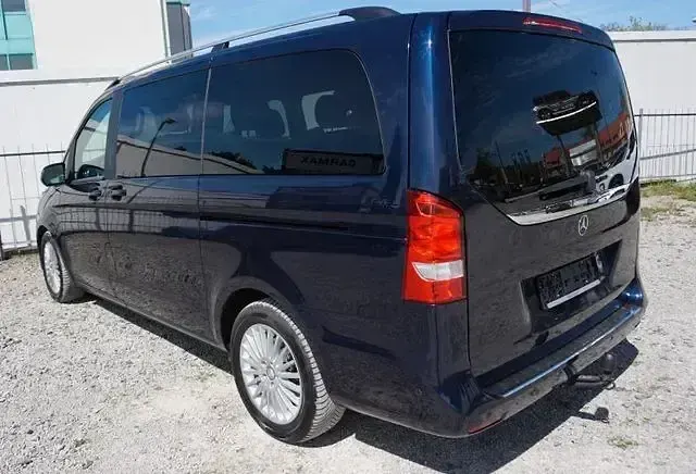 Gebraucht Mercedes V220 Edition 163 PS (119 kW) 2016 Blau Van / Kleinbus