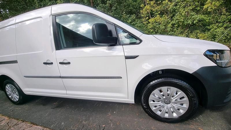 Weiß Gebraucht 2017 VW Caddy Maxi Van / Kleinbus | 14.250 € (Guter Preis) - Bild 1/4