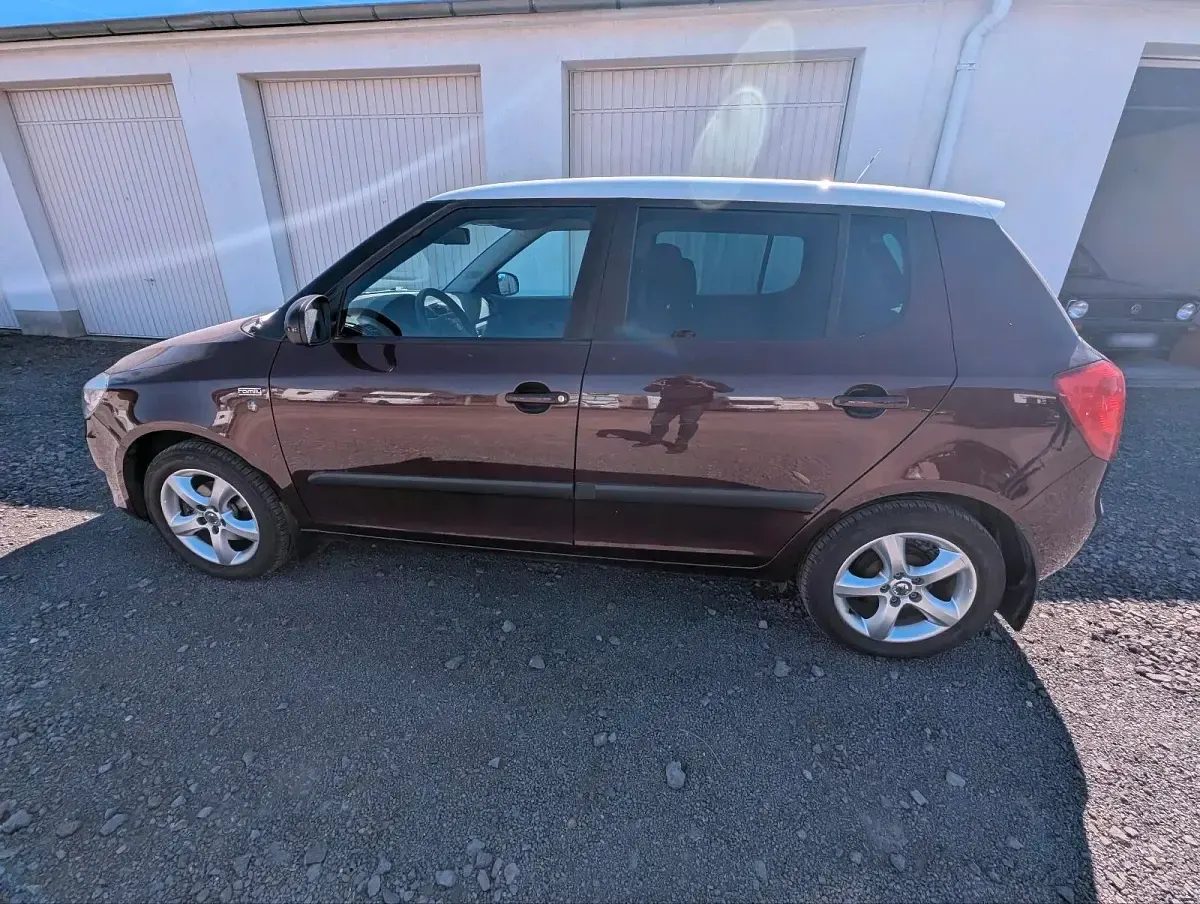 Gebraucht Skoda Fabia 70 PS (51 kW) 2012 Rot Limousine