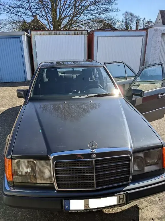 Gebraucht Mercedes 230 132 PS (97 kW) 1989 Schwarz Limousine