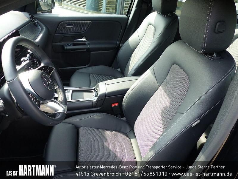 Gebraucht Mercedes GLA200 Advanced 163 PS (119 kW) 2024 Schwarz SUV