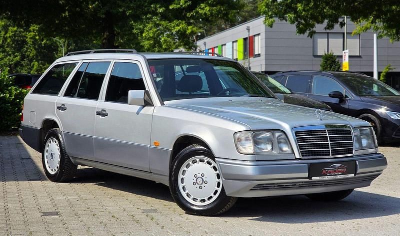 Gebraucht Mercedes E200 136 PS (100 kW) 1995 Silber Kombi