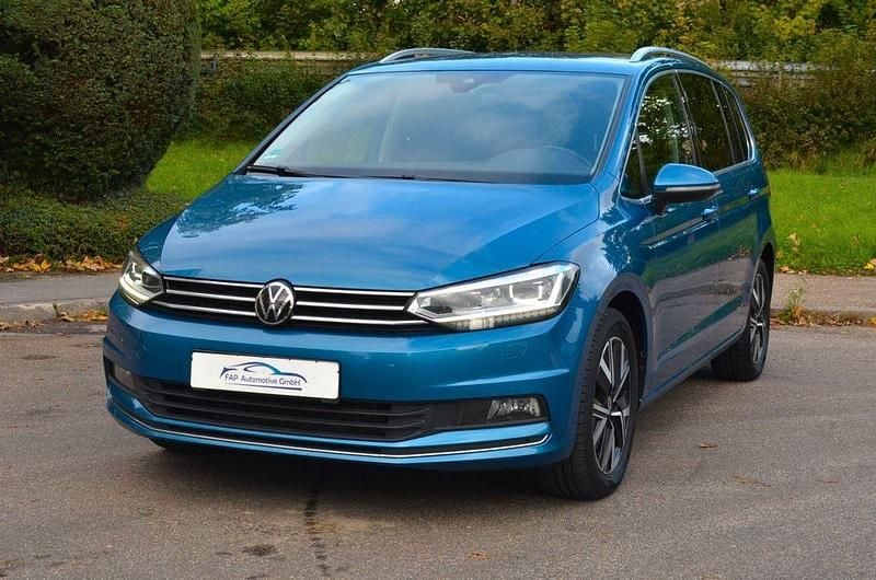 Blau Gebraucht 2022 VW Touran Highline Van / Kleinbus | 22.222 € (Fairer Preis) - Bild 1/4