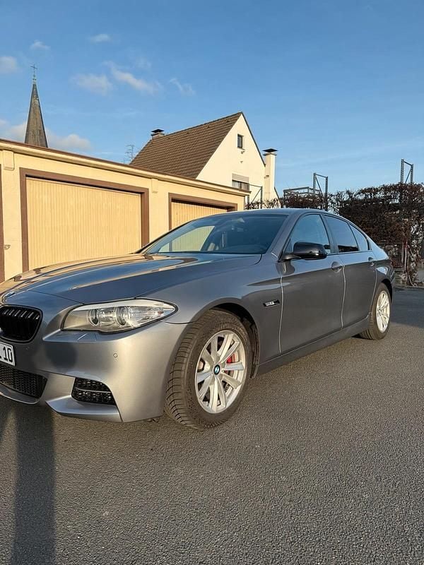 Grau Gebraucht 2012 BMW 520 M Sport Limousine | 11.800 € (Guter Preis) - Bild 1/4