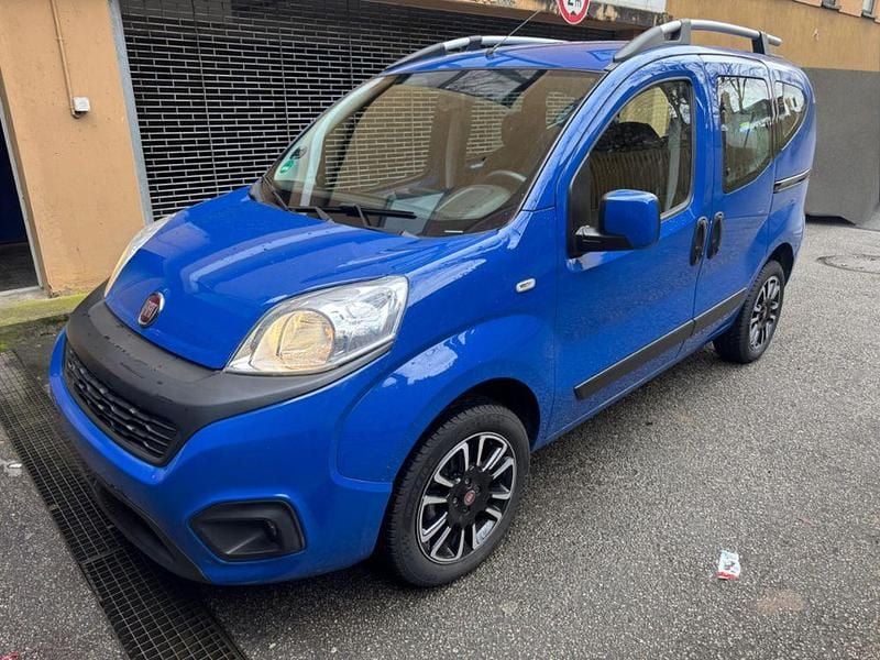 Gebraucht Fiat Qubo Lounge 77 PS (56 kW) 2017 Blau Van / Kleinbus