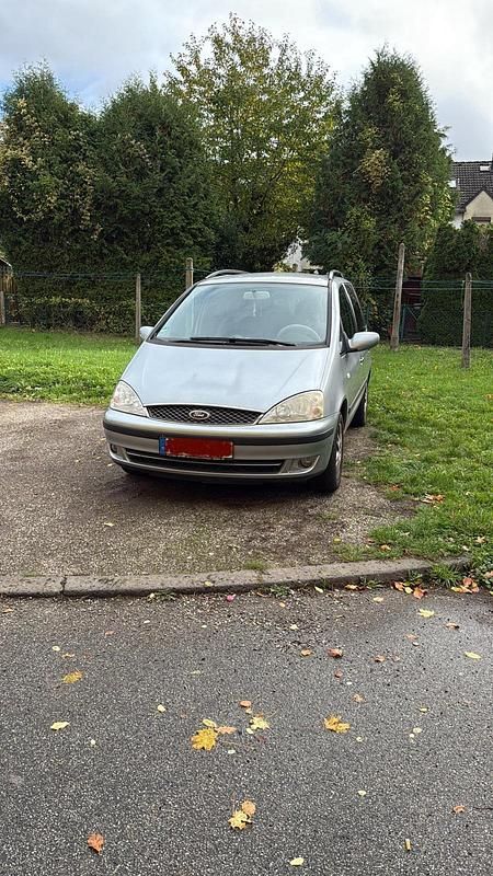 Grau Gebraucht 2005 Ford Galaxy Van / Kleinbus | 2.000 € (Guter Preis) - Bild 1/4