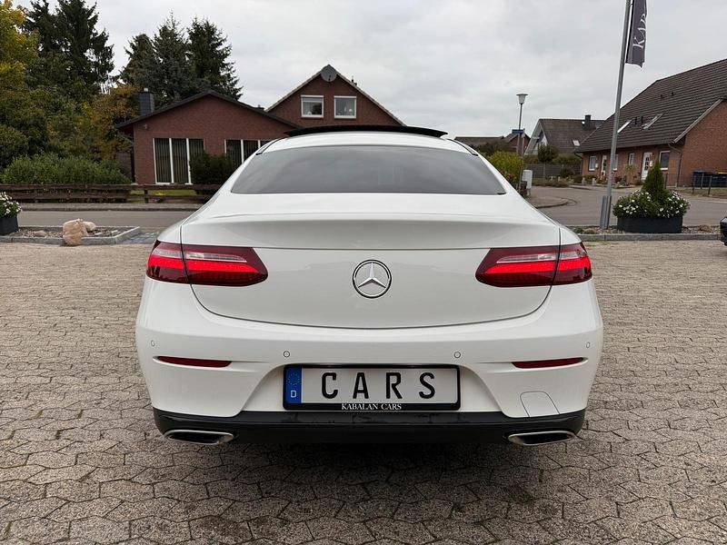 Gebraucht Mercedes E200 184 PS (135 kW) 2017 Weiß Coupé