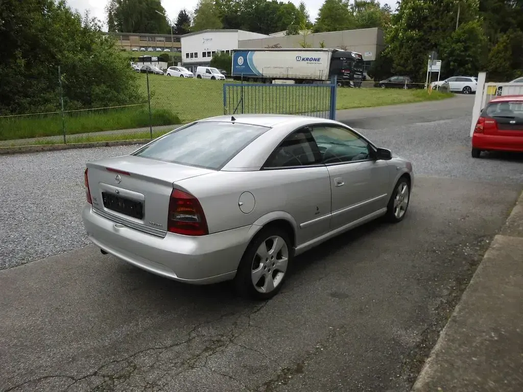 Gebraucht Opel Astra 147 PS (108 kW) 2001 Silber Coupé