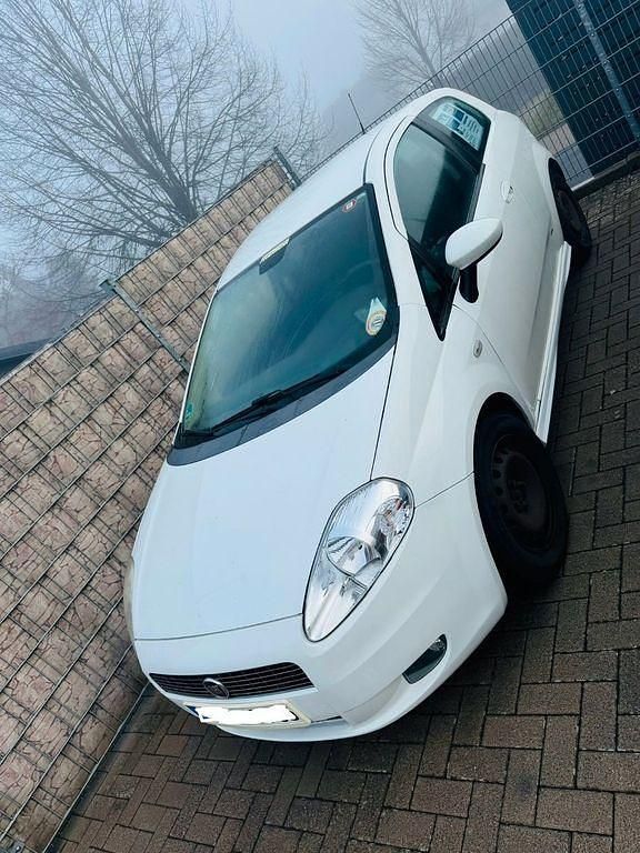 Weiß Gebraucht 2008 Fiat Grande Punto Dynamic Kleinwagen | 2.500 € (Fairer Preis) - Bild 1/4