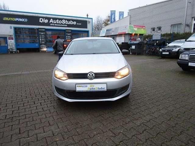 Reflexsilber met. Gebraucht 2010 VW Polo Trendline Limousine | 6.490 € (Teuer) - Bild 1/4