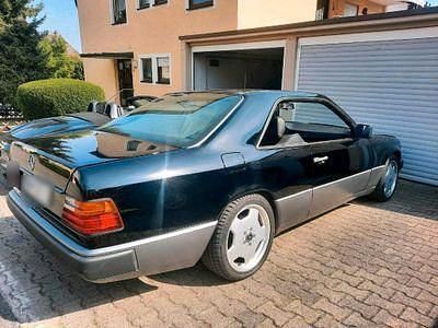 Gebraucht Mercedes E300 179 PS (131 kW) 1989 Schwarz Coupé
