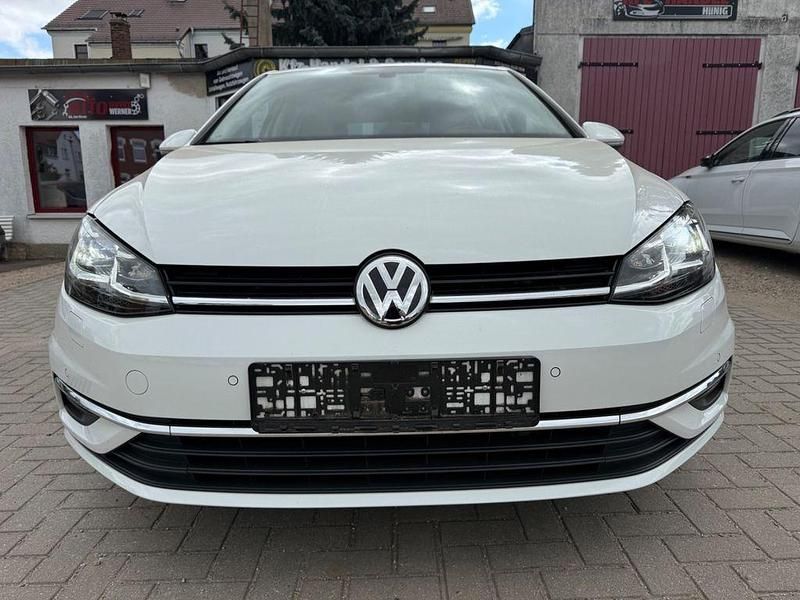 Weiß Gebraucht 2017 VW Golf VII Sound Limousine | 13.490 € (Fairer Preis) - Bild 1/4