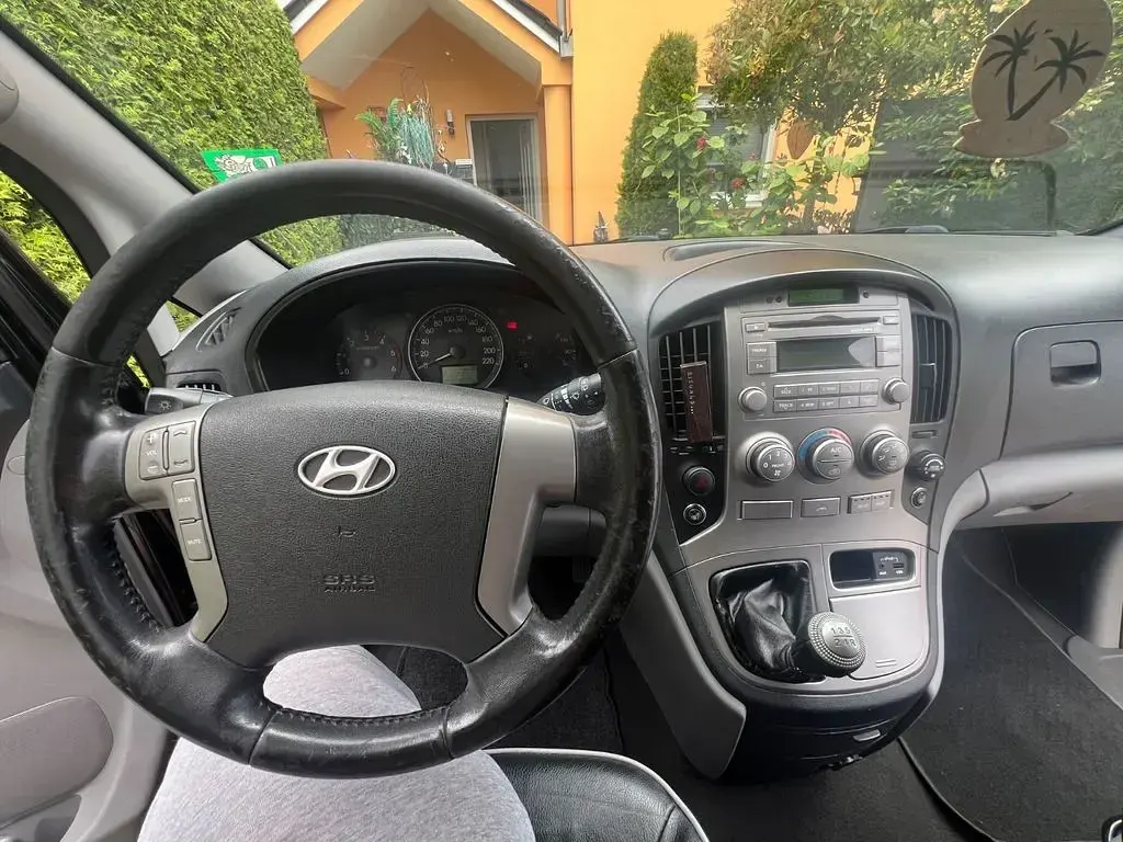 Gebraucht Hyundai H-1 170 PS (125 kW) 2011 Schwarz Van / Kleinbus