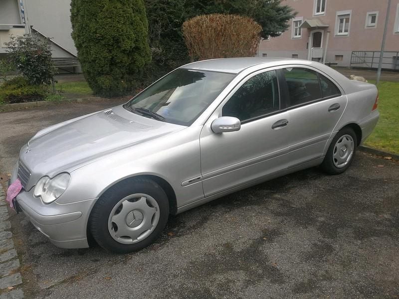 Silber Gebraucht 2003 Mercedes C180 Limousine | 7.900 € - Bild 1/4