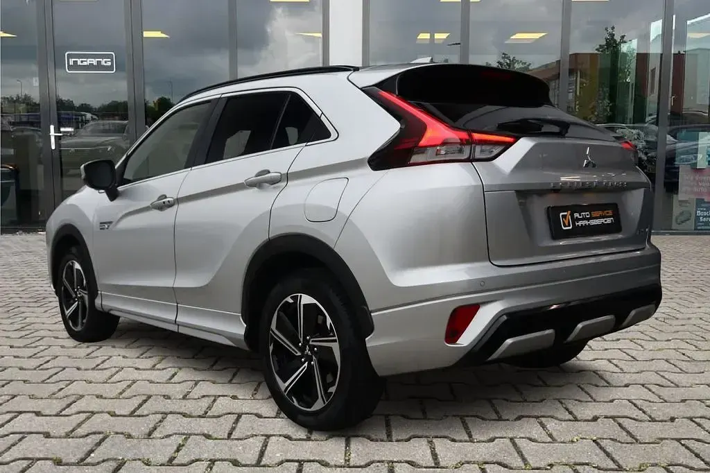 Usado Mitsubishi Eclipse Cross Intense+ 188 CV (138 kW) 2023 Gris SUV