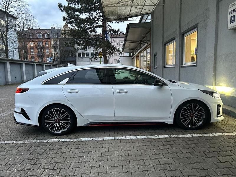 Weiß Gebraucht 2021 Kia ProCeed Kleinwagen | 21.250 € (Superpreis) - Bild 1/4