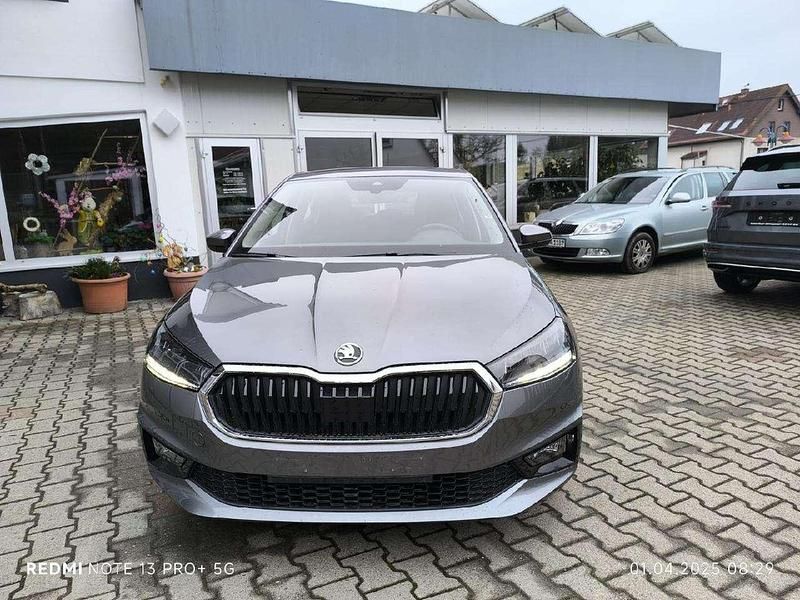 Graphitegrau metallic Gebraucht 2023 Skoda Fabia Selection Kleinwagen | 17.990 € (Etwas zu teuer) - Bild 1/4