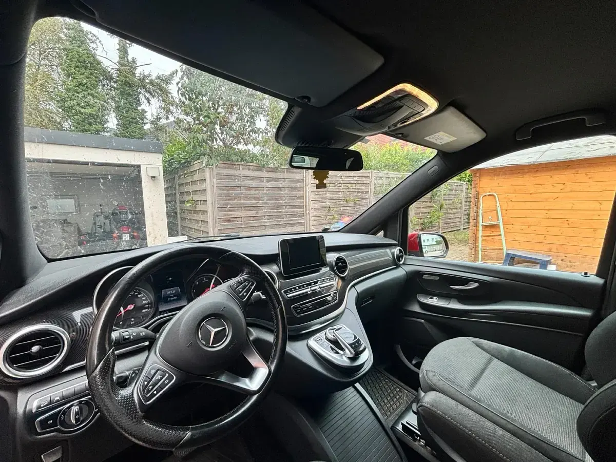 Gebraucht Mercedes V250 190 PS (139 kW) 2017 Rot Van / Kleinbus