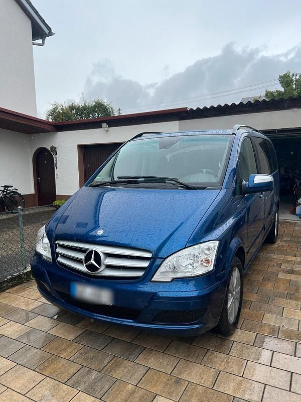 Blau Gebraucht 2012 Mercedes Viano Van / Kleinbus | 13.900 € (Superpreis) - Bild 1/4