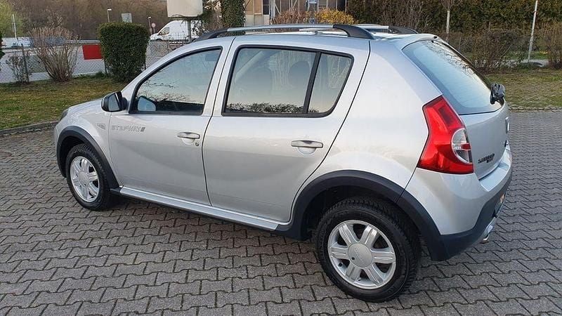 Gebraucht Dacia Sandero Stepway 87 PS (63 kW) 2010 Grau Limousine