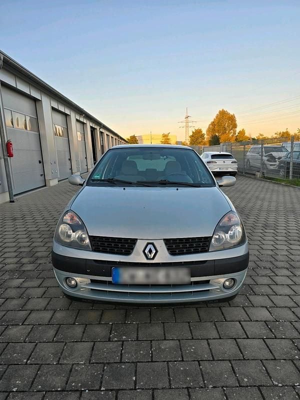 Silber Gebraucht 2001 Renault Clio II Kleinwagen | 1.200 € (Fairer Preis) - Bild 1/4