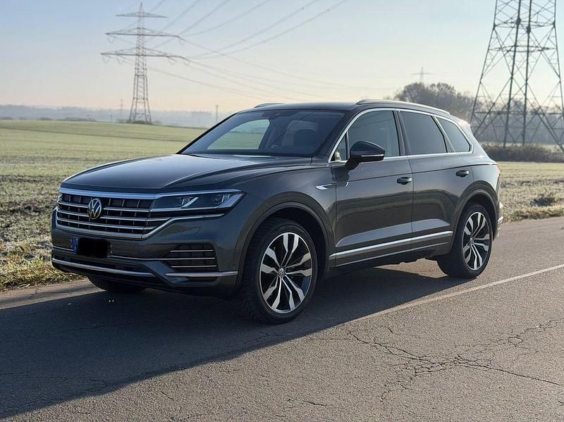 Grau Gebraucht 2022 VW Touareg SUV | 43.999 € (Guter Preis) - Bild 1/4